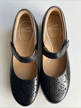 Dansko Stacy  Black Waxy Burnished Mary Jane’s. NWOT never worn.